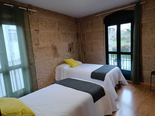 A charming stone house in Xunqueira