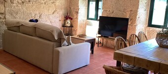 A charming stone house in Xunqueira
