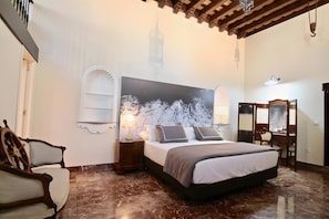 A bedroom with a large bed, a nightstand, a chair, a desk, and a mirror. - Apartment 'Capitán De Navio' with Balcony, Wi-Fi and Air Conditioning (El Puerto de Santa María)
