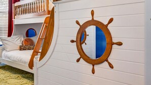 5 bedrooms, iron/ironing board, WiFi, bed sheets - Modern Championsgate Pool Villa Waterparks! Disney. 616 (Kissimmee)