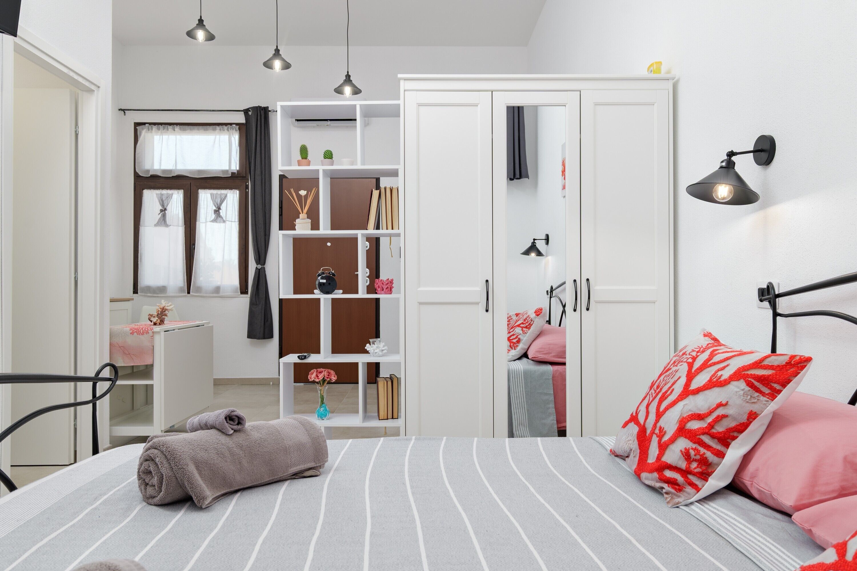 1 habitación, tabla de planchar con plancha, wifi y ropa de cama 