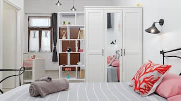 1 habitación, tabla de planchar con plancha, wifi y ropa de cama