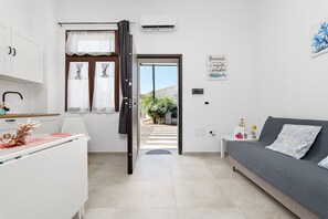 TV - Apartment 'Corallo' with Wi-Fi and Air Conditioning (Olbia)