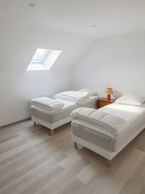 Room - Holiday Home 'Ker Marin - Maison Ty Gargouille' with Private Terrace, Garden & Wi-Fi (Sarzeau)