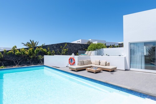 'Ereza Villas Royal Deluxe Hoopoe- 9' with Mountain View, Wi-Fi and Air Conditioning