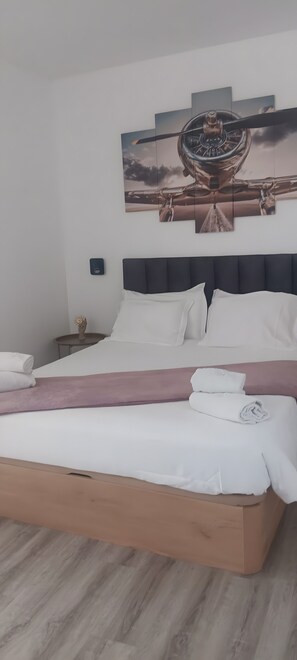 Room - Holiday Home 'Lobo's House' with Sea View, Private Terrace and Wi-Fi (Câmara de Lobos)