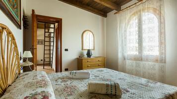 Iron/ironing board, bed sheets