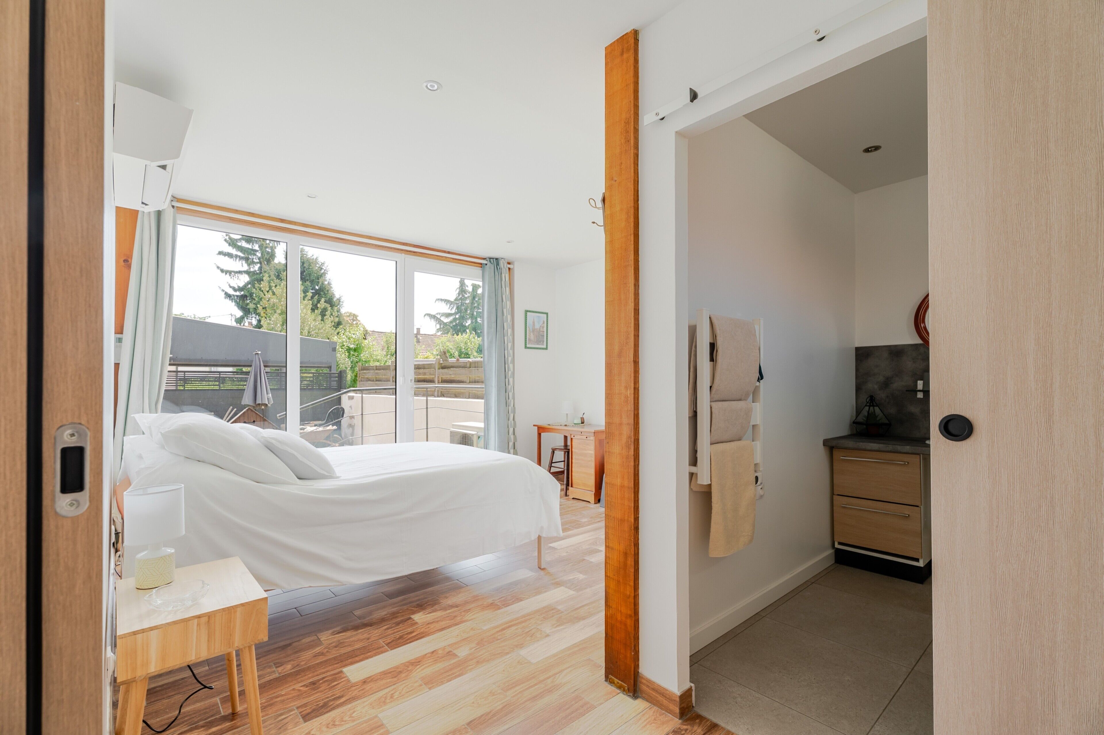 Iron/ironing board, WiFi, bed sheets, wheelchair access