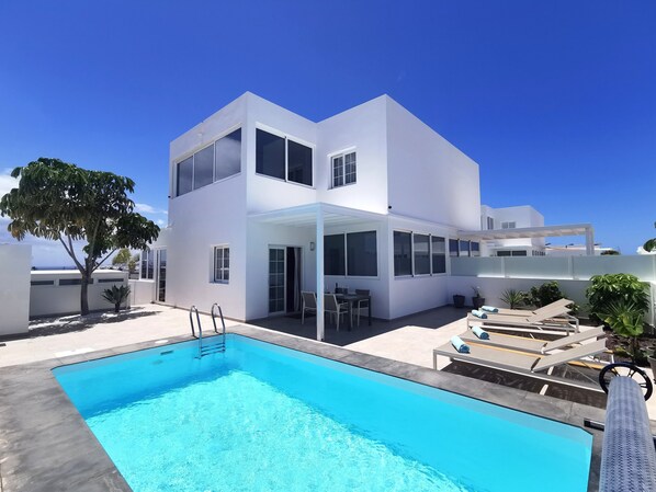 Pool - Holiday Home “Cactus” with Sea View, Wi-Fi and Air Conditioning (Yaiza)