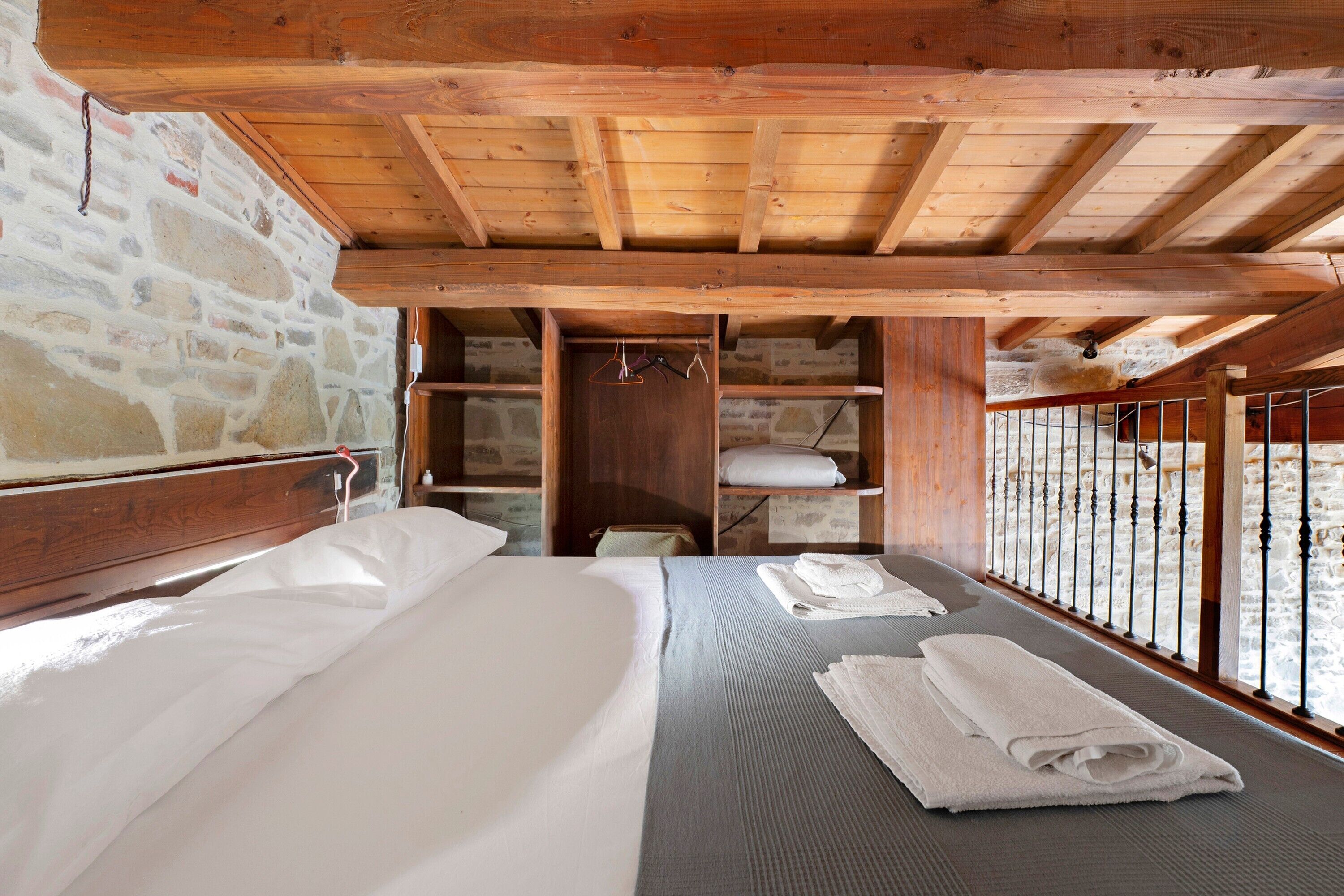 WiFi, bed sheets