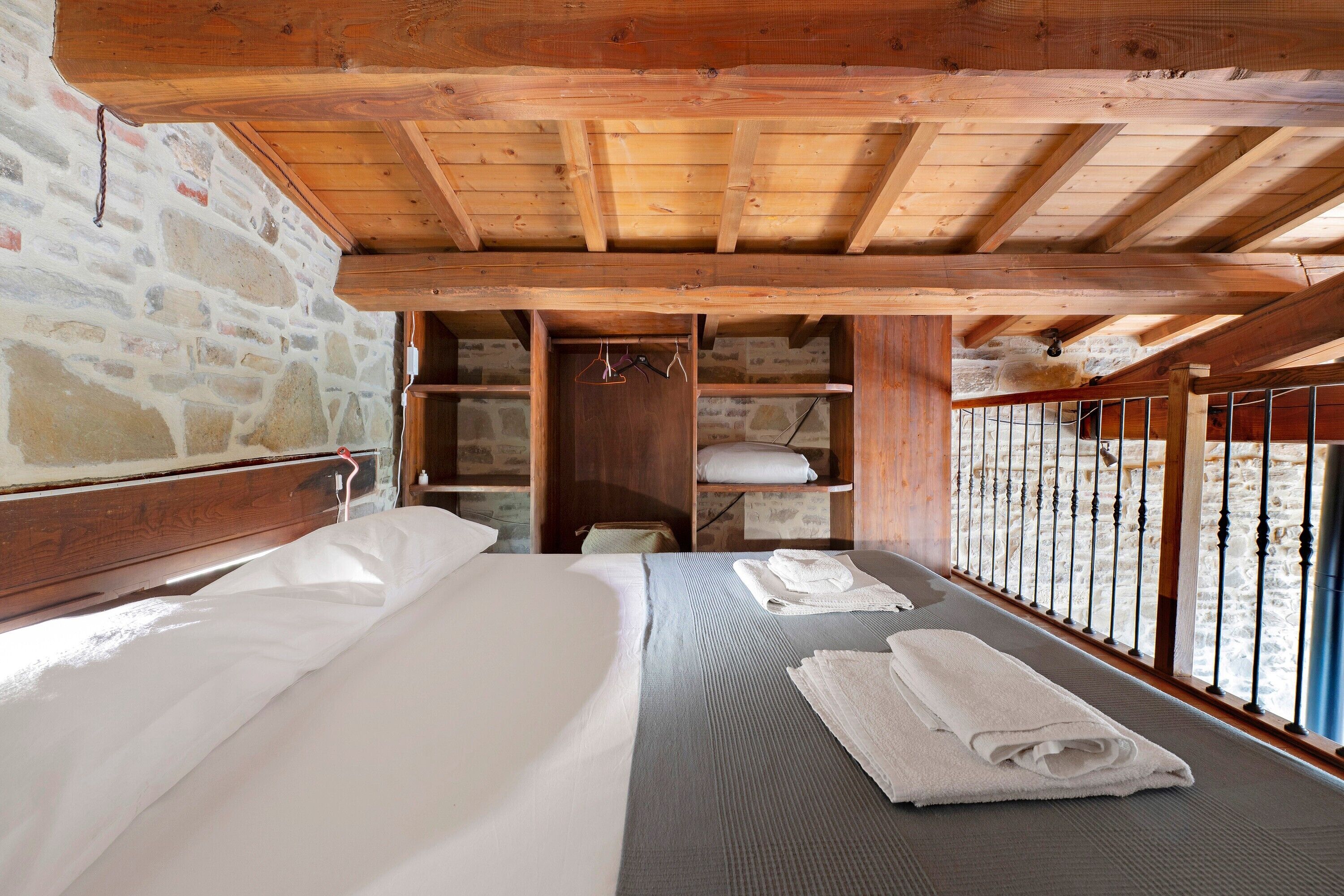WiFi, bed sheets
