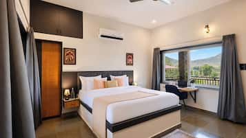 Deluxe Villa | Iron/ironing board, free WiFi
