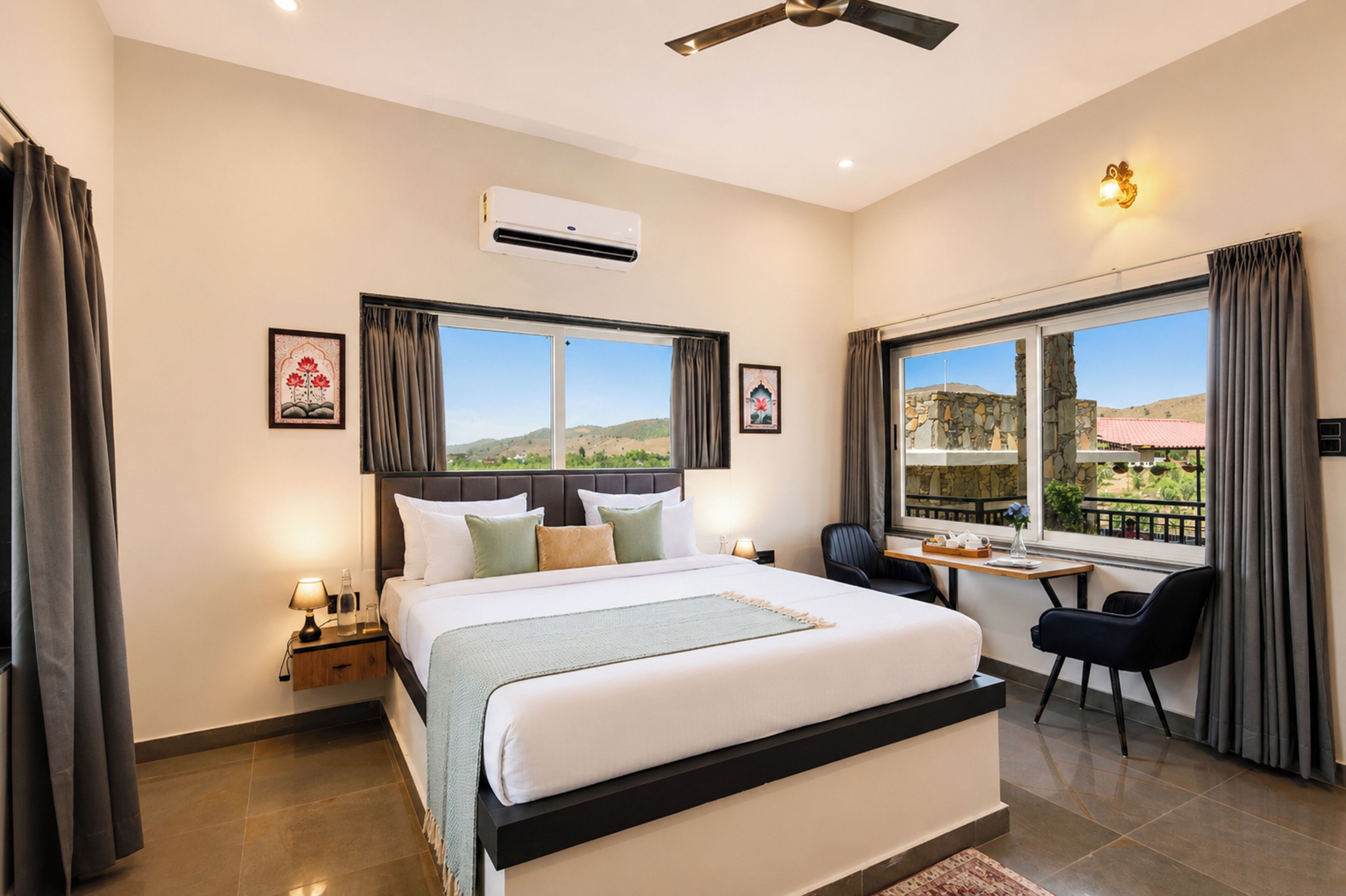 Deluxe Villa | Iron/ironing board, free WiFi