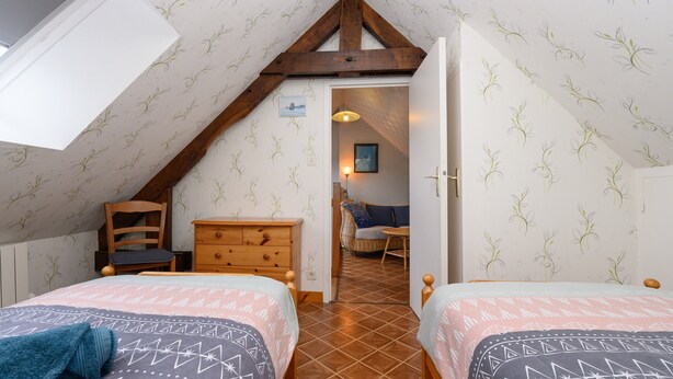 2 habitaciones, tabla de planchar con plancha, wifi y ropa de cama 