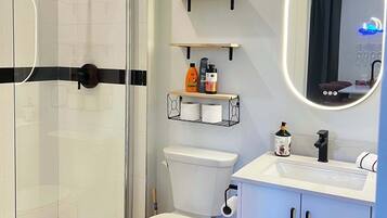 Shower, hair dryer, towels, shampoo