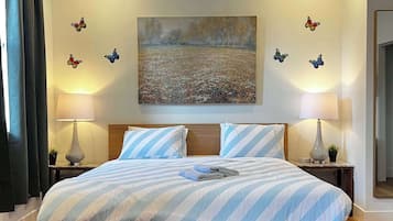 Iron/ironing board, WiFi, bed sheets