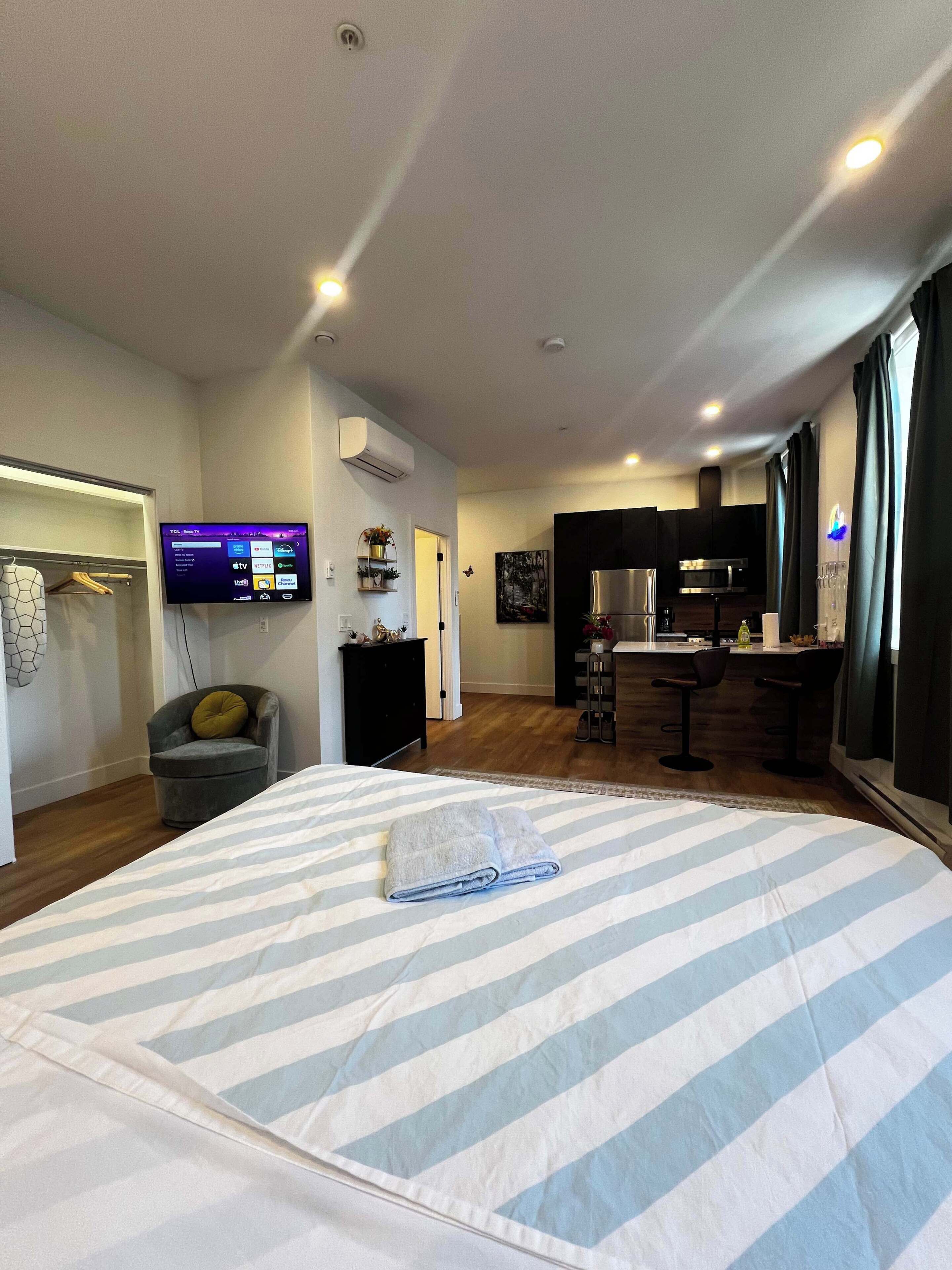 Iron/ironing board, WiFi, bed sheets