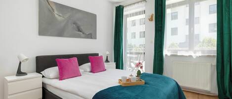 Iron/ironing board, travel crib, WiFi, bed sheets