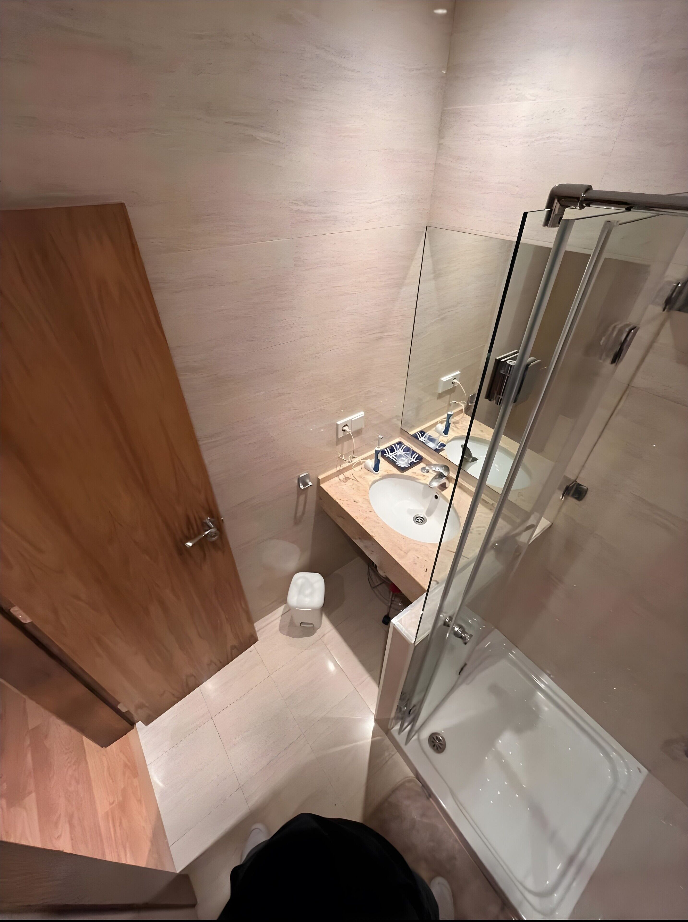 Een douche, een haardroger, handdoeken