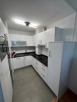 Frigorífic, microones, forn i placa de cuina 