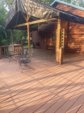 Outdoor dining - Large Spacious home with Awesome Lake Access with dock and boat slip (Shell Knob)