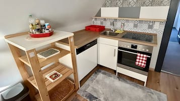 冷蔵庫、オーブン、コンロ、食器洗い機