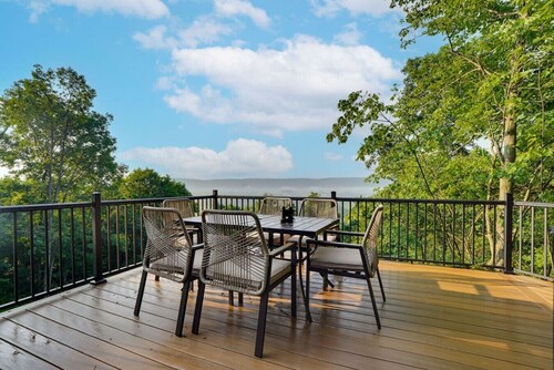 Tower Treehouse | Rooftop Hot Tub • Sky Bridge • Wellness Retreat