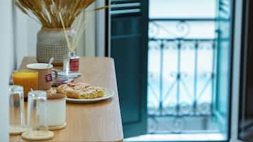 Superior Double Room | Breakfast meal