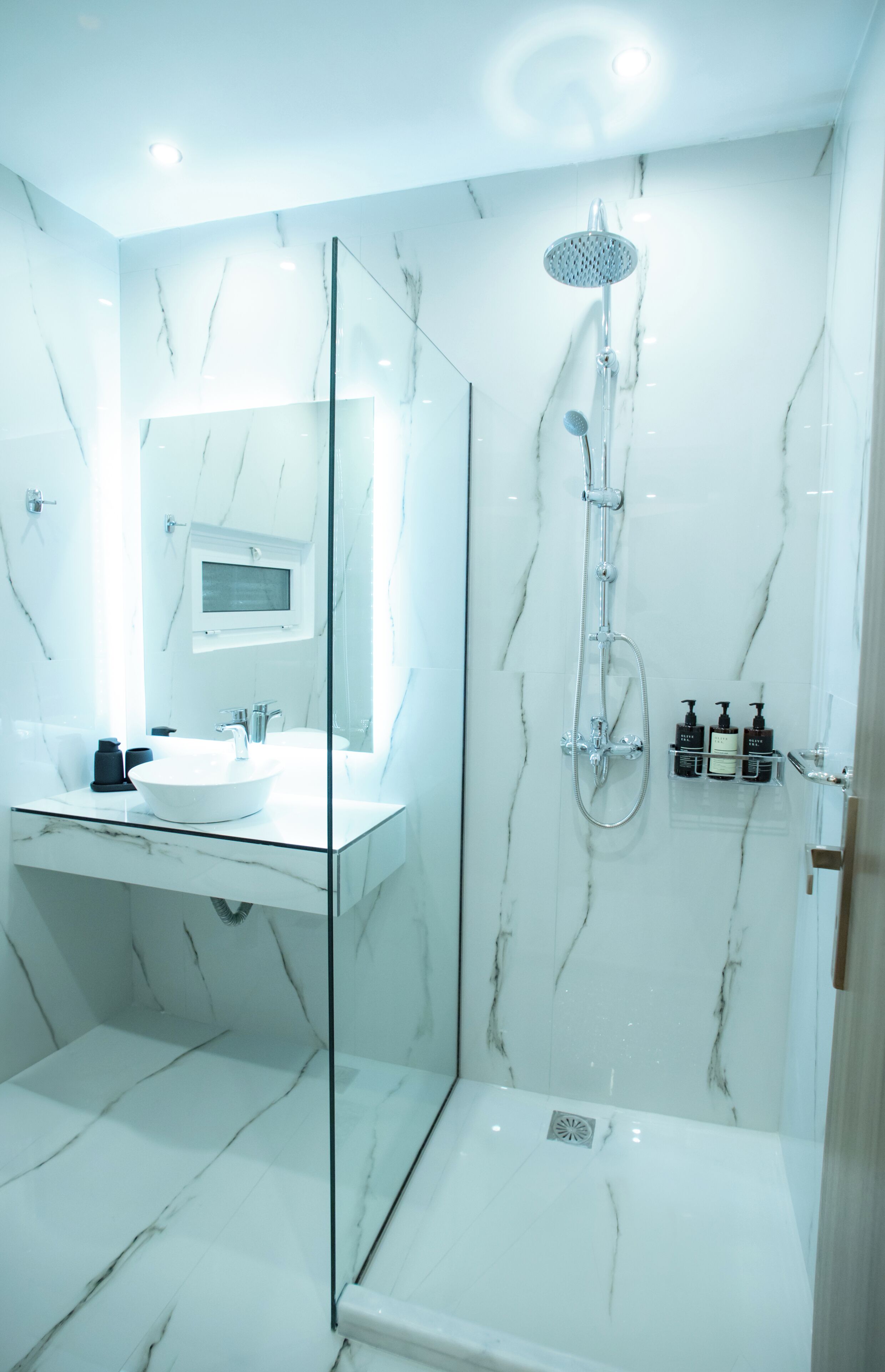 Basic-Doppelzimmer, 1 King-Bett | Badezimmer | Dusche, Haartrockner, Handtücher, Seife