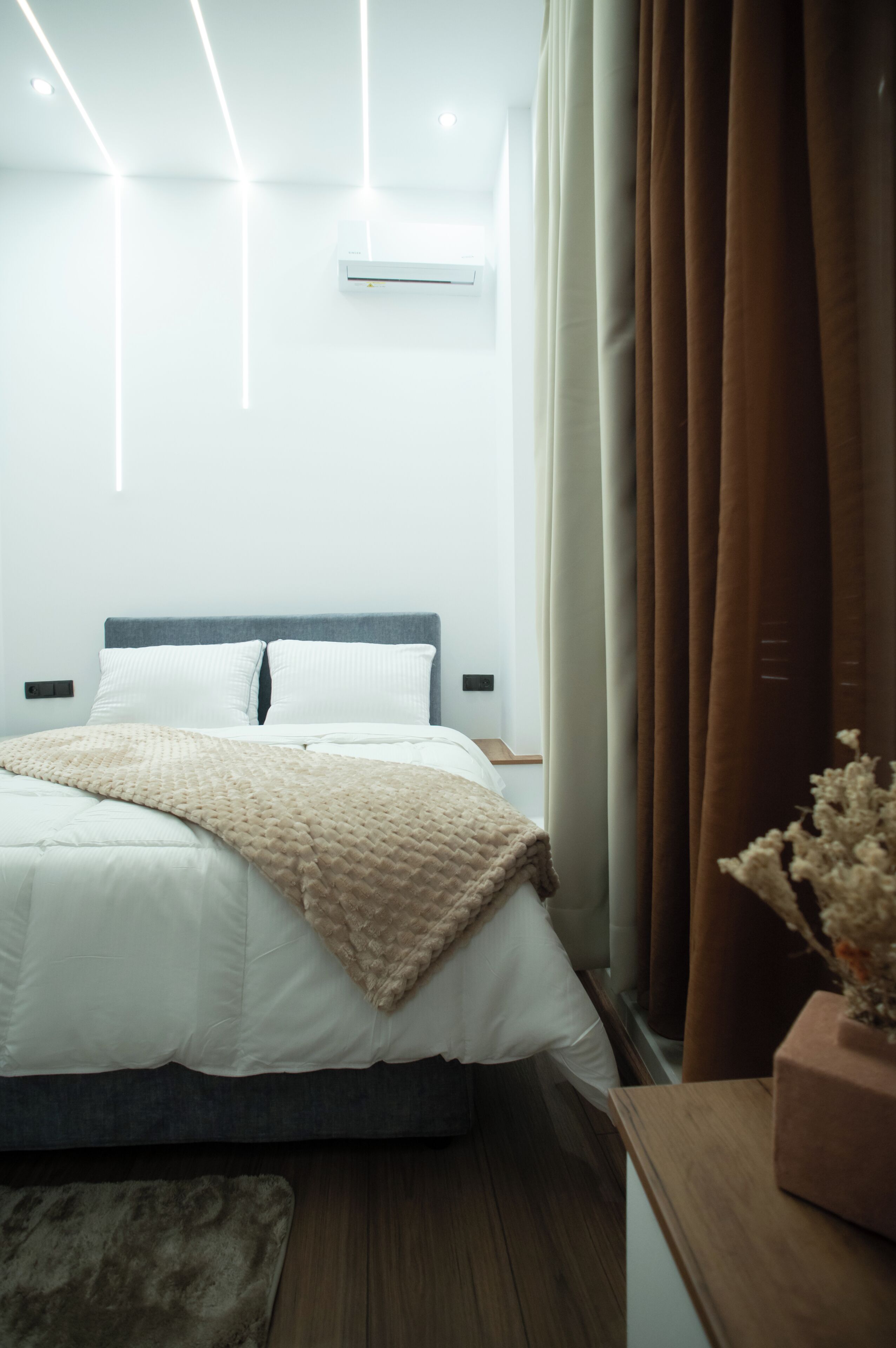 Basic Double Room, Balcony | Desk, laptop workspace, blackout drapes, iron/ironing board