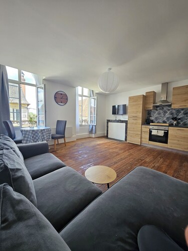 Newly renovated large FF apartment, village location, perfect base for tourism