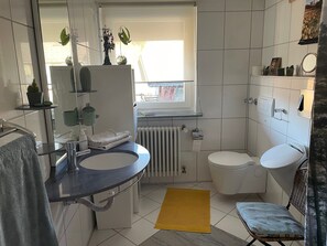 Douche, serviettes fournies