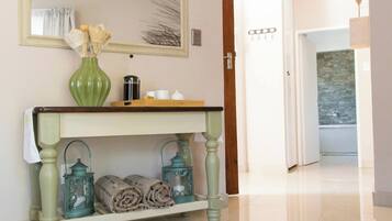 House, 2 Bedrooms | Living room