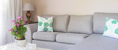 House, 2 Bedrooms | Living room