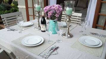 House, 2 Bedrooms | Dining room