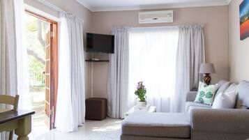 House, 2 Bedrooms | Living room