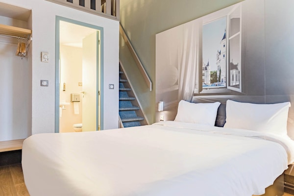 Quadruple Room, Non Smoking | WiFi (free), bed sheets