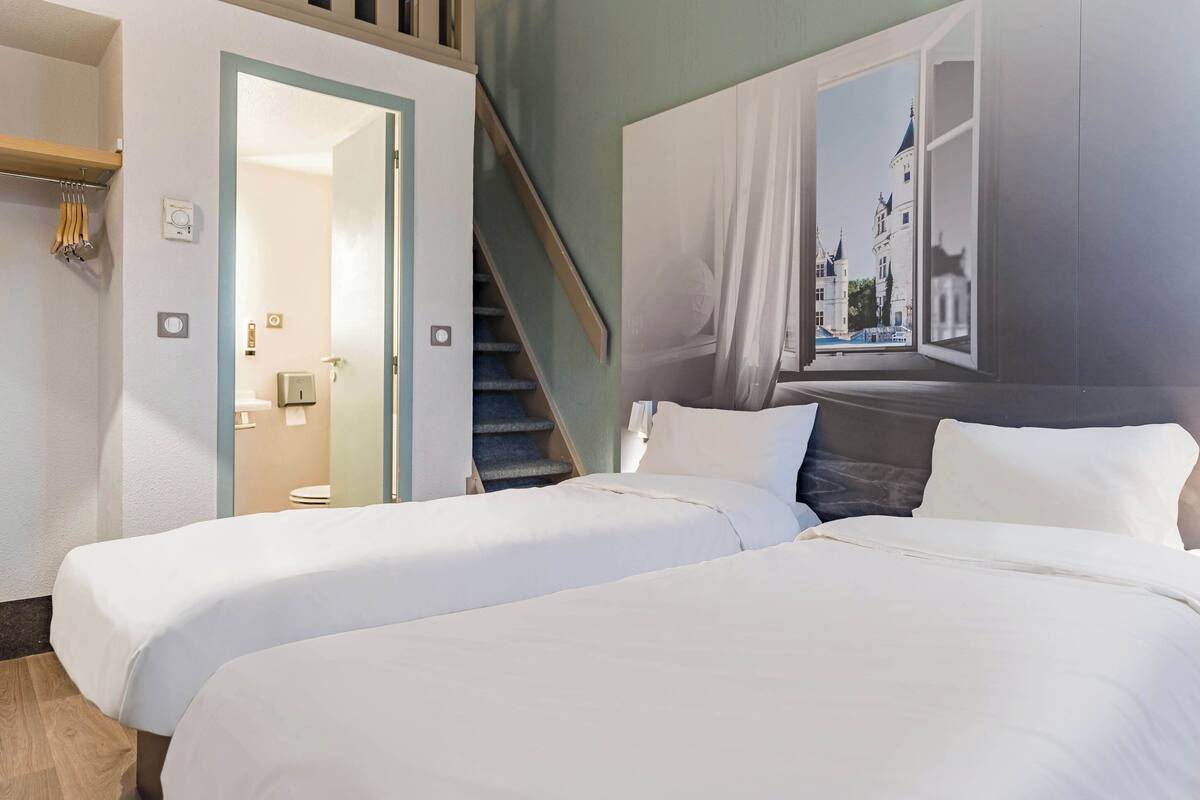 Standard Quadruple Room, Non Smoking | Wi-fi percuma, cadar katil 