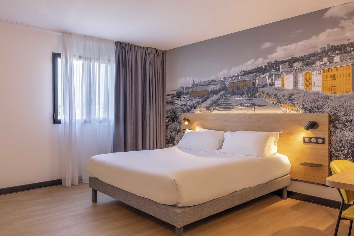 WiFi (free), bed sheets