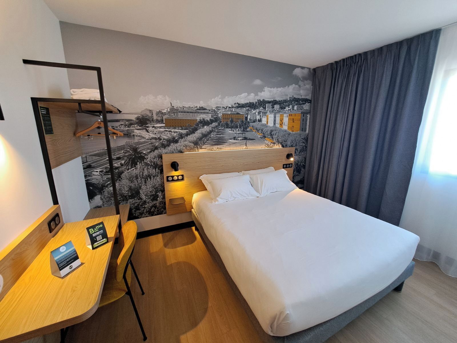 Free WiFi, bed sheets