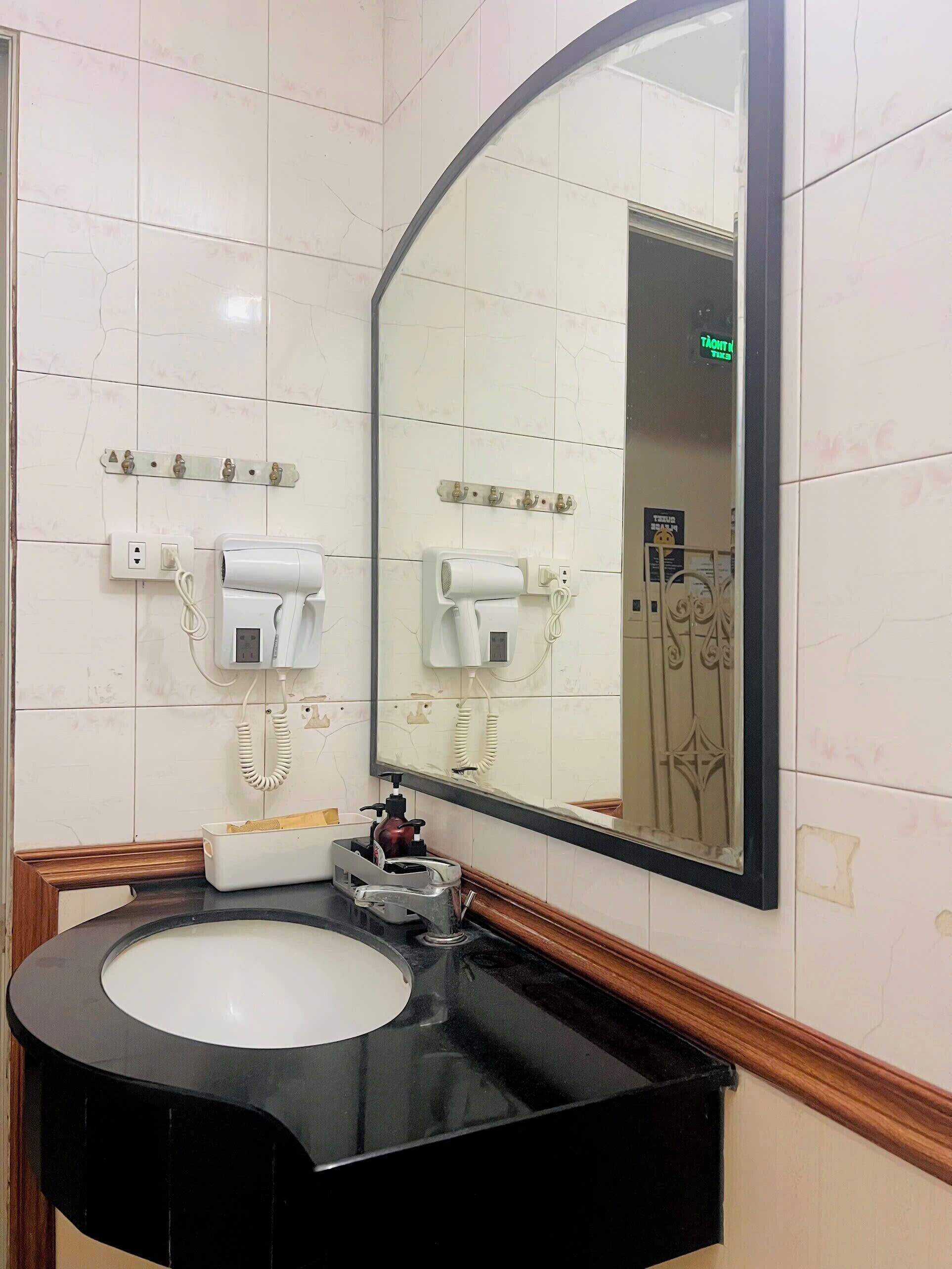 Shower, free toiletries, hair dryer, slippers