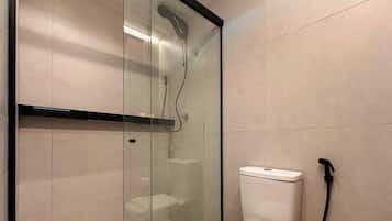 Basic Apartment | Bathroom | Free toiletries, soap, shampoo, toilet paper