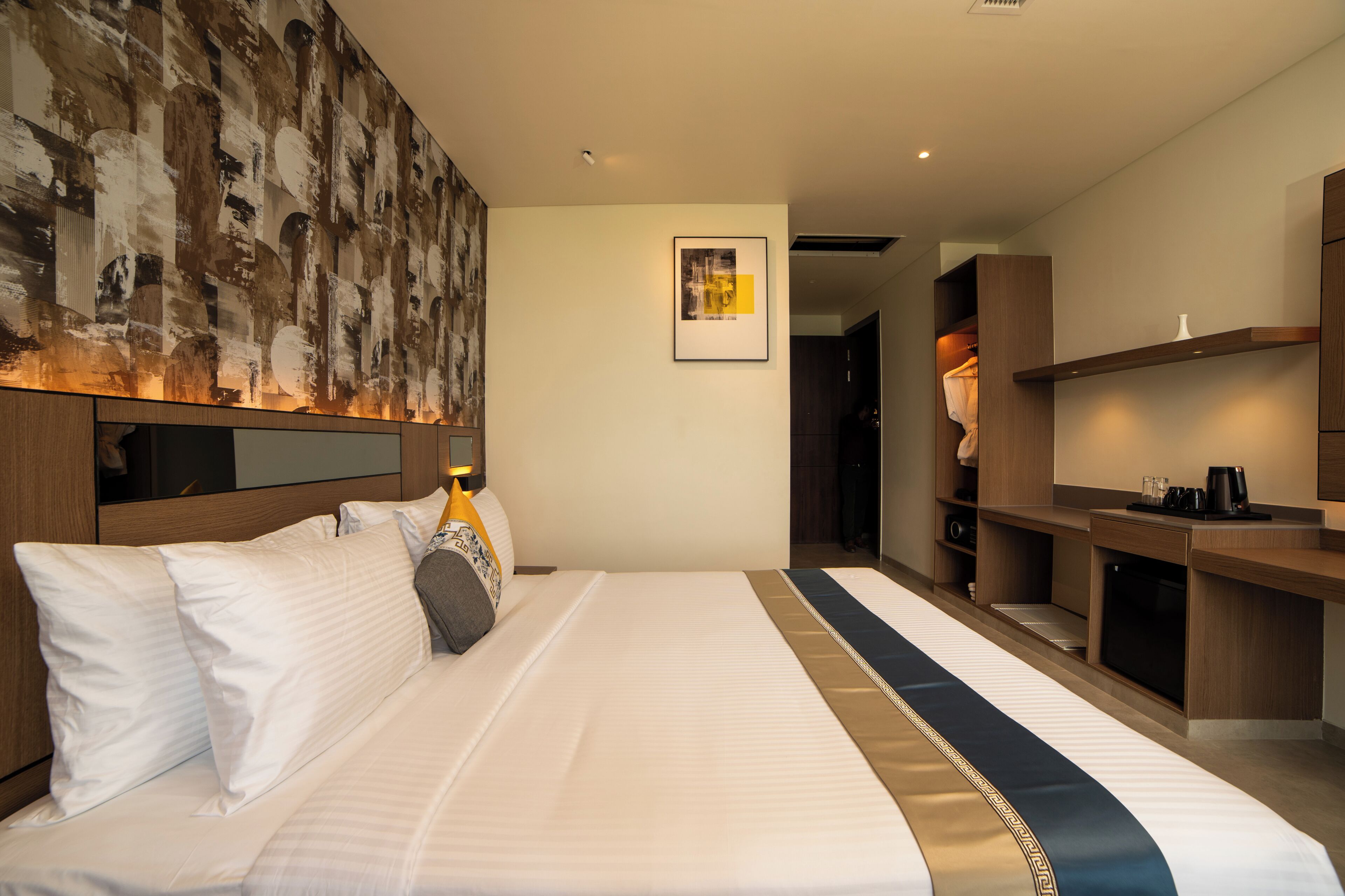 Deluxe Room | In-room safe, desk, blackout curtains, soundproofing