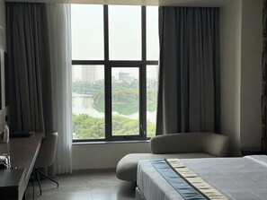Desk, free WiFi - Rg Grand Hotel & Conventio (Bengaluru)