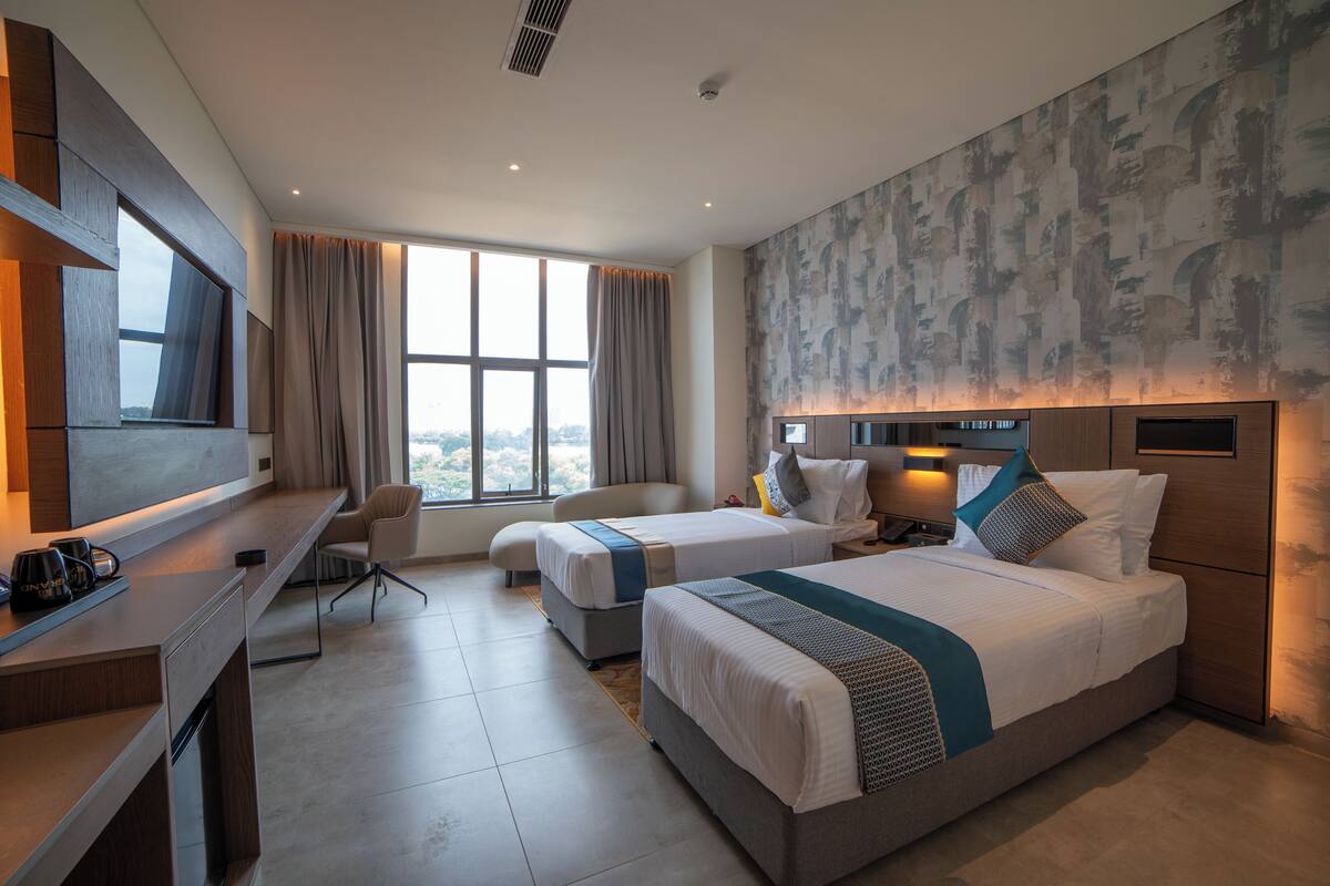 Deluxe Twin Room | In-room safe, desk, blackout curtains, soundproofing