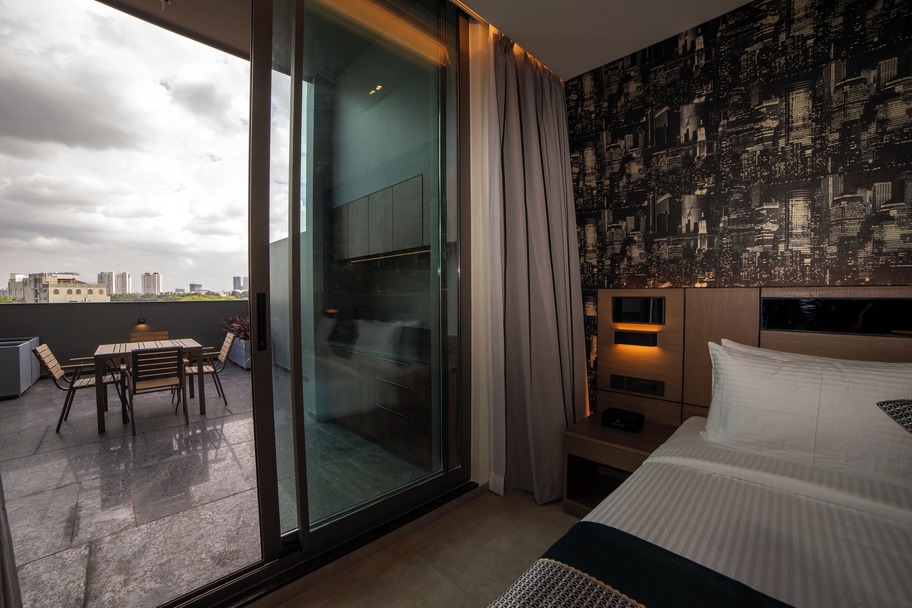 Club Room | Balcony