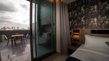 Club Room | Balcony