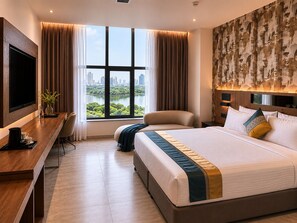 Desk, free WiFi - Rg Grand Hotel & Conventio (Bengaluru)