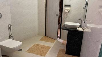 Suite Room, Non Smoking, City View | Kamar mandi
