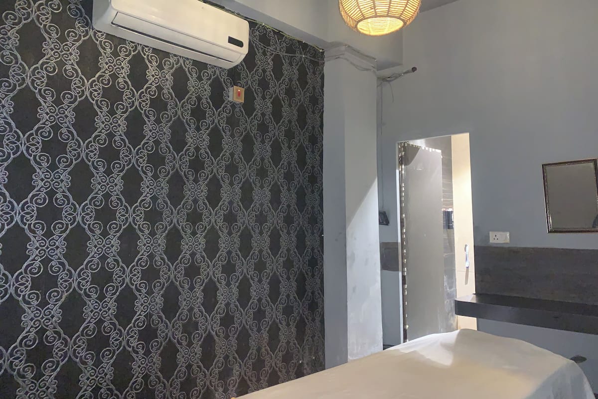 Quarto casal luxo, vista para a cidade | Banheiro | Chuveiro, produtos de toalete grátis